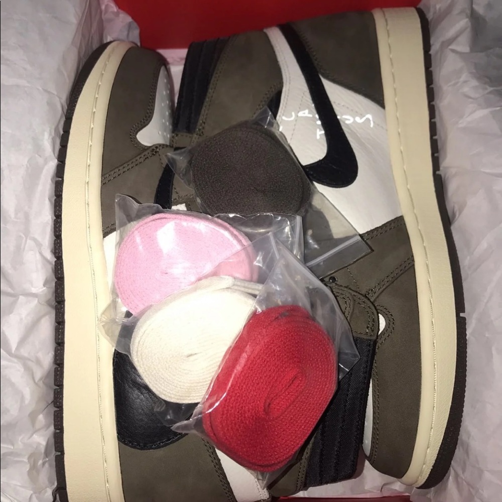 Travis Scott Jordan 1s